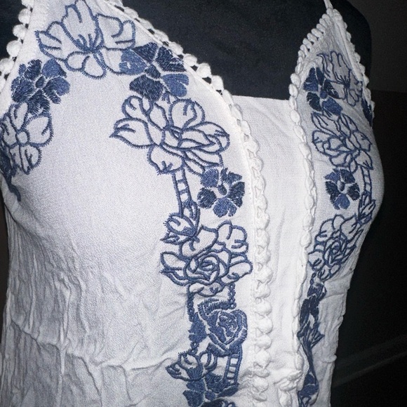 White and Blue Floral Embroidered Women's Top - Picture 11 of 12